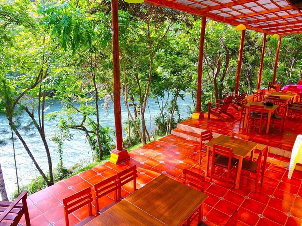 Imagen del bar/restaurante del Hostal Oasis The Traveler. Foto 3