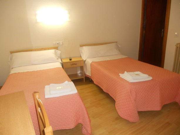 Imagen de la habitación del Hostal Olga, Barrio de las Letras. Foto 4