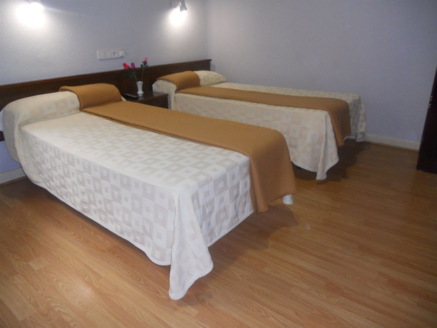 Imagen de la habitación del Hostal Olga, Barrio de las Letras. Foto 5