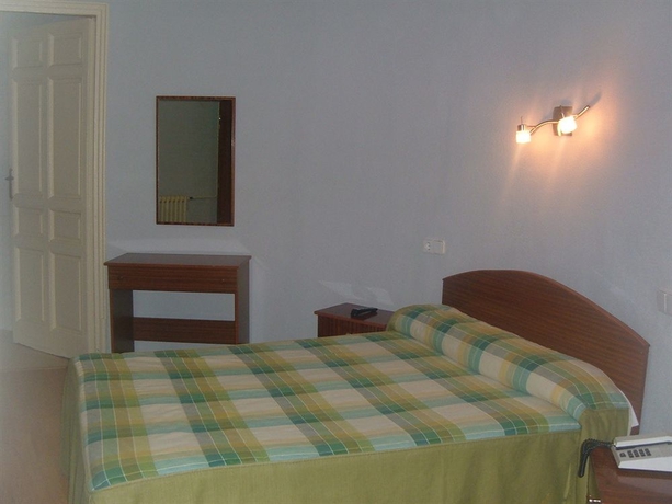 Imagen de la habitación del Hostal Olga, Barrio de las Letras. Foto 9