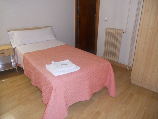 Imagen de la habitación del Hostal Olga, Madrid. Foto 3