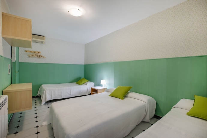 Imagen de la habitación del Hostal Oliveta. Foto 5