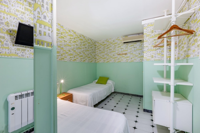 Imagen de la habitación del Hostal Oliveta. Foto 11