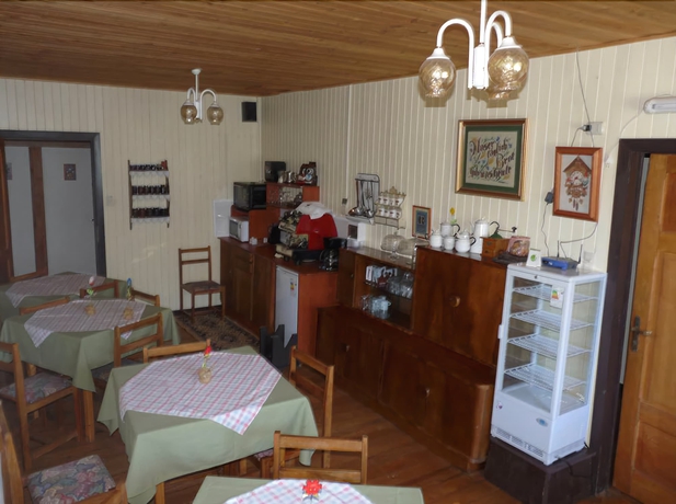 Imagen del bar/restaurante del Hostal Opapa Juan. Foto 5
