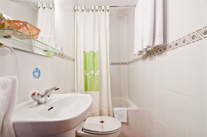 Imagen de la habitación del Hostal Oporto. Foto 5