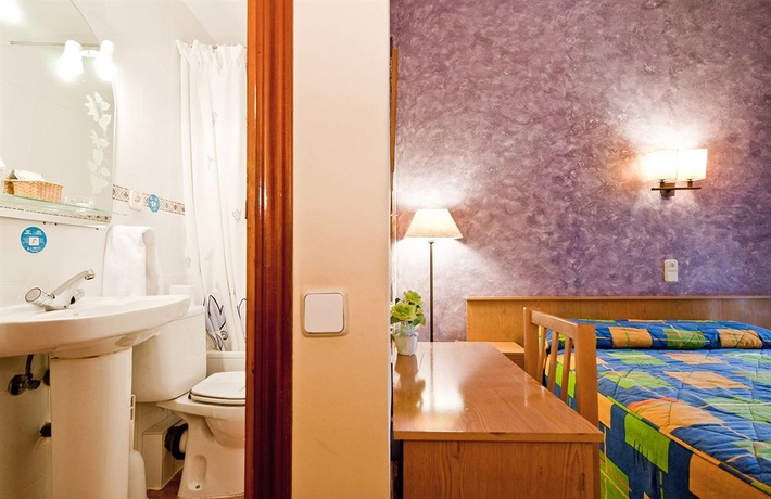 Imagen de la habitación del Hostal Oporto. Foto 11