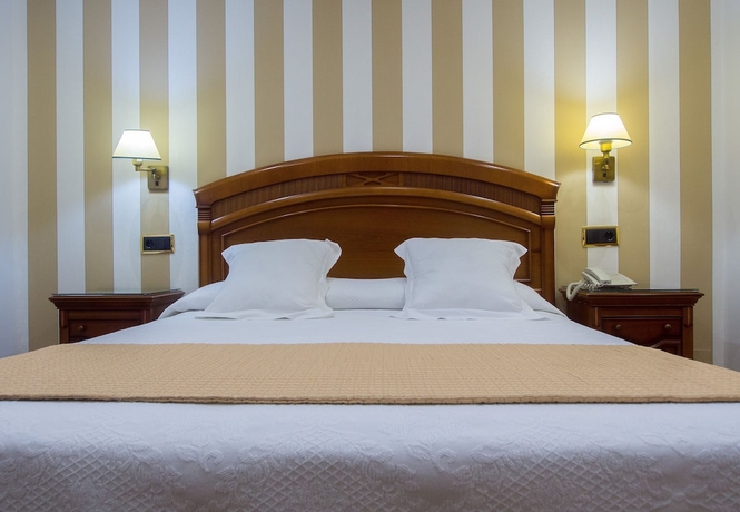 Imagen de la habitación del Hostal Oriente, Plaza de Oriente - &Oacute;pera. Foto 4