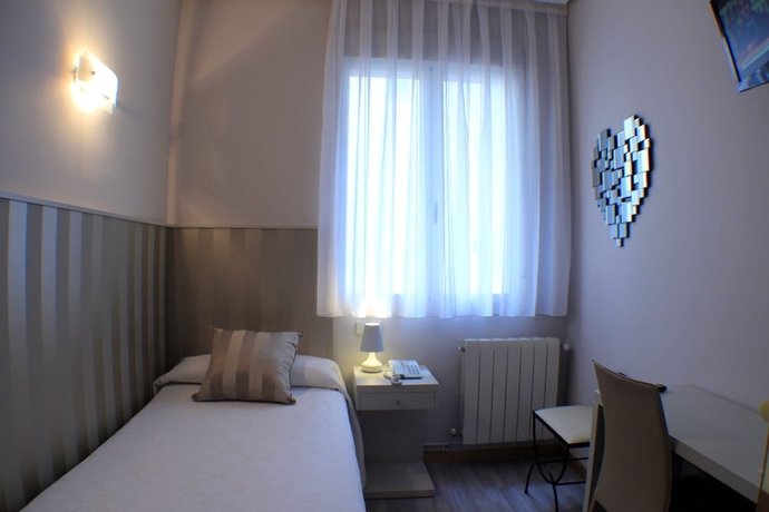 Imagen de la habitación del Hostal Oriente, Plaza de Oriente - &Oacute;pera. Foto 7