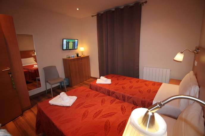 Imagen de la habitación del Hostal Orleans. Foto 3