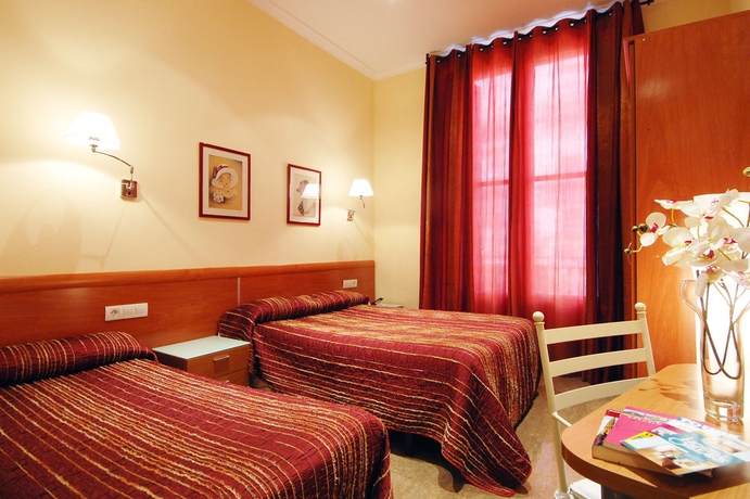 Imagen de la habitación del Hostal Orleans. Foto 4
