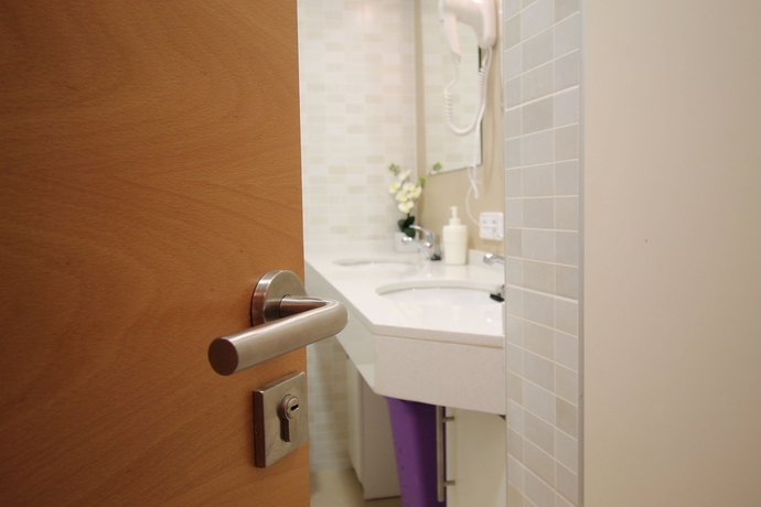 Imagen de la habitación del Hostal Orleans. Foto 11