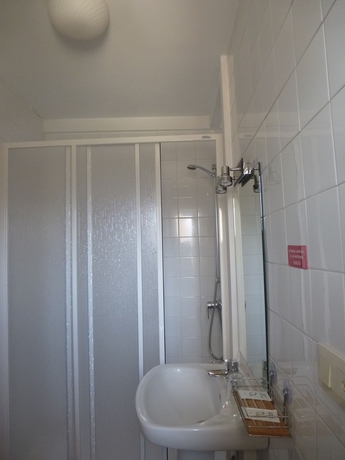 Imagen de la habitación del Hostal Palas, A Coruña. Foto 3