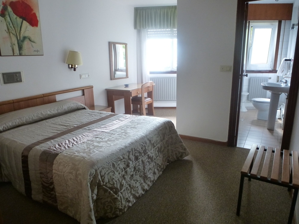 Imagen de la habitación del Hostal Palas, A Coruña. Foto 4