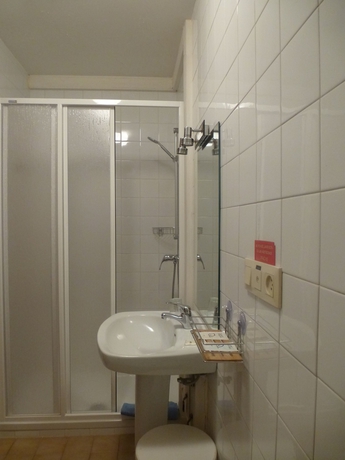 Imagen de la habitación del Hostal Palas, A Coruña. Foto 5