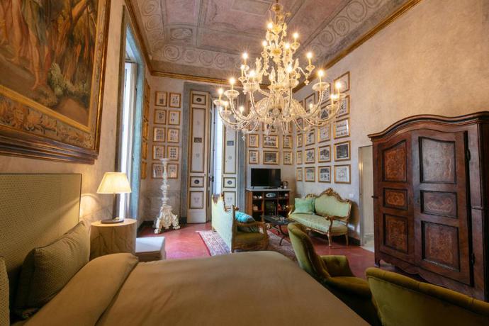 Imagen de la habitación del Hostal Palazzo Doria Napoli. Foto 5