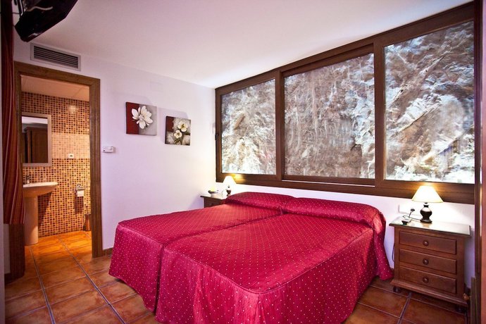 Imagen de la habitación del Hostal Palomares. Foto 11