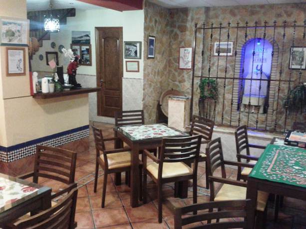 Imagen del bar/restaurante del Hostal Palomares. Foto 3