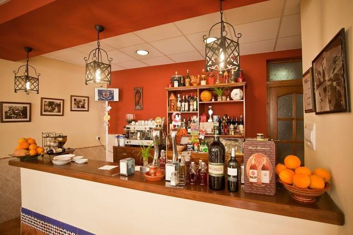 Imagen del bar/restaurante del Hostal Palomares. Foto 6