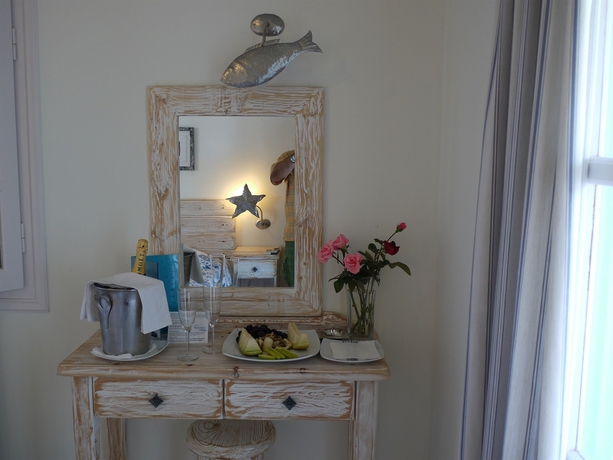 Imagen de la habitación del Hostal Panormos Village. Foto 3