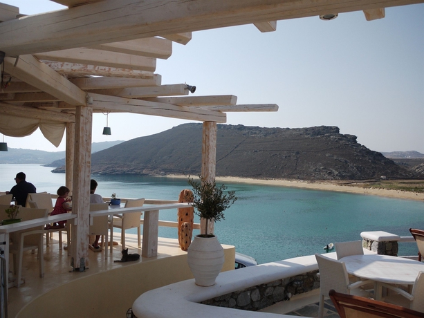 Imagen de los exteriores del Hostal Panormos Village. Foto 8