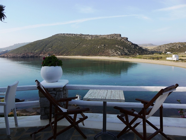 Imagen de los exteriores del Hostal Panormos Village. Foto 9