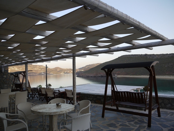 Imagen de los exteriores del Hostal Panormos Village. Foto 10