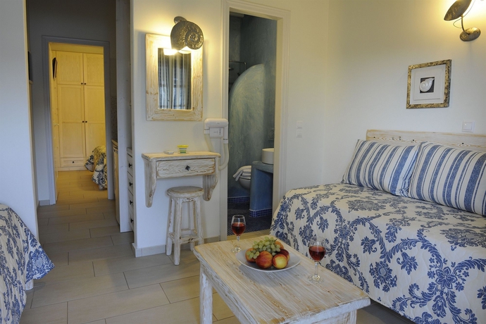 Imagen de los interiores del Hostal Panormos Village. Foto 11