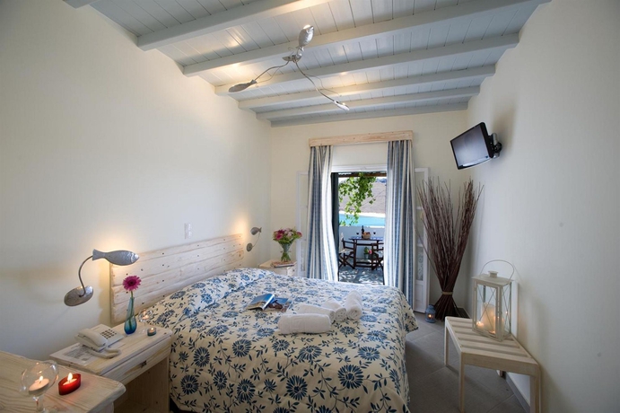 Imagen de la habitación del Hostal Panormos Village. Foto 6