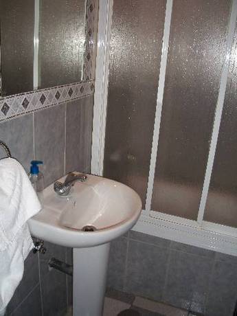 Imagen de la habitación del Hostal Paracuellos. Foto 14