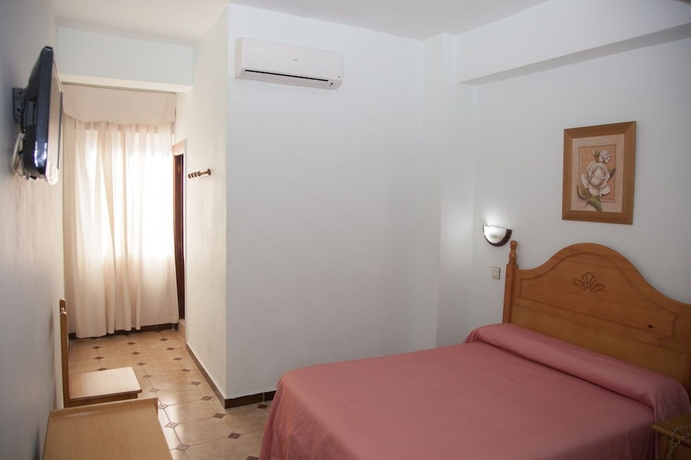 Imagen general del Hostal Par&iacute;s, La L&iacute;nea de la Concepci&oacute;n. Foto 1