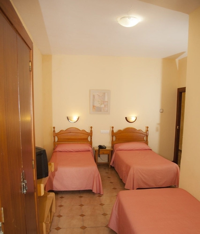 Imagen de la habitación del Hostal Par&iacute;s, La L&iacute;nea de la Concepcion. Foto 2