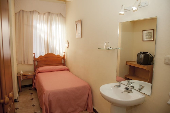 Imagen de la habitación del Hostal Par&iacute;s, La L&iacute;nea de la Concepcion. Foto 8