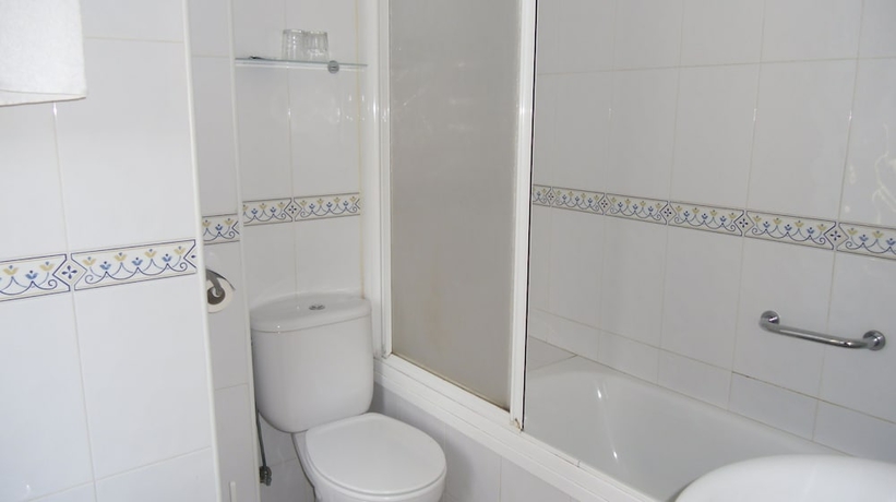 Imagen de la habitación del Hostal Par&iacute;s, La L&iacute;nea de la Concepcion. Foto 14