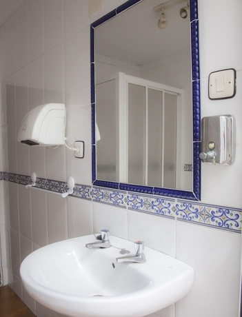 Imagen de la habitación del Hostal París, La Linea de la Concepcion. Foto 10