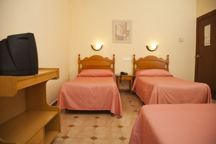 Imagen de la habitación del Hostal París, La Linea de la Concepcion. Foto 13