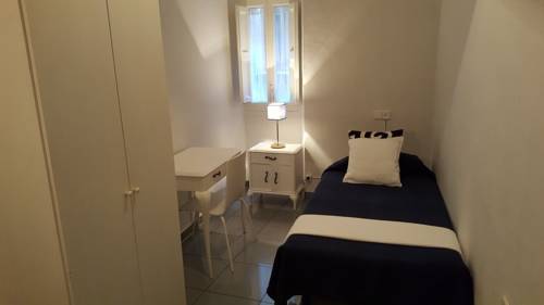 Imagen de la habitación del Hostal Parisien, Barrio Gotico. Foto 5