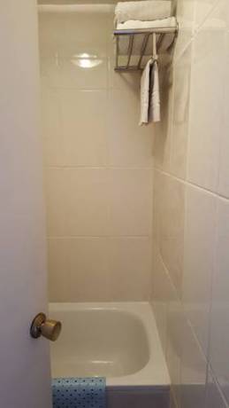 Imagen de la habitación del Hostal Parisien, Barrio Gotico. Foto 6