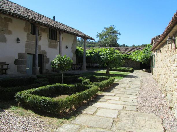 Imagen de los exteriores del Hostal Pazo De Eidian. Foto 7