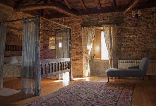 Imagen de la habitación del Hostal Pazo Santa Mar&iacute;a. Foto 4