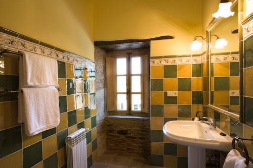 Imagen de la habitación del Hostal Pazo Santa Mar&iacute;a. Foto 5