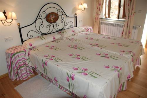 Imagen de la habitación del Hostal Pazo Santa Mar&iacute;a. Foto 6