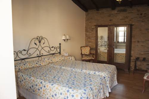 Imagen de la habitación del Hostal Pazo Santa Mar&iacute;a. Foto 12