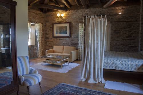 Imagen de la habitación del Hostal Pazo Santa Mar&iacute;a. Foto 15