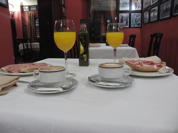 Imagen del bar/restaurante del Hostal Pechi. Foto 4