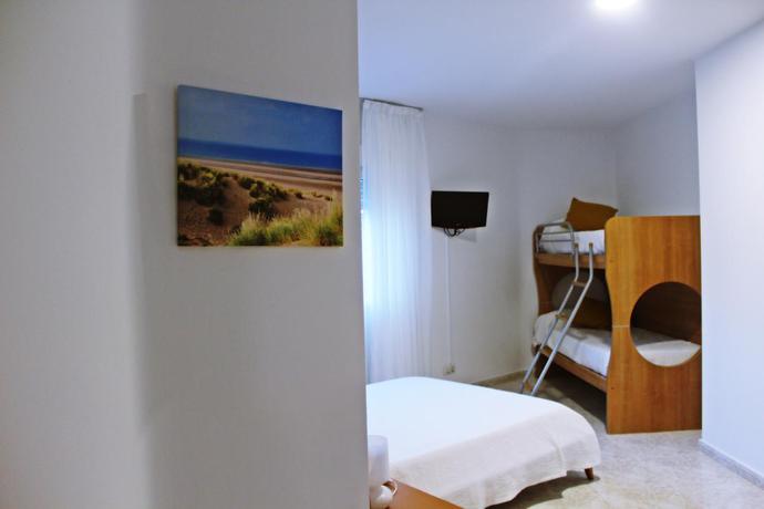 Imagen general del Hostal Pensión Playa De Sardiñeiro. Foto 16