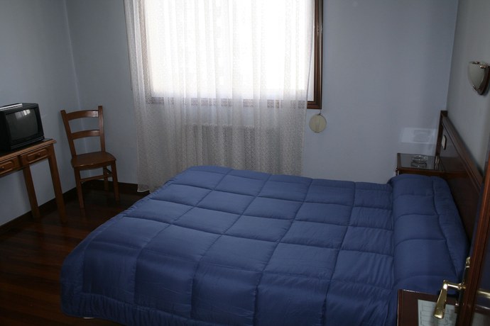 Imagen de la habitación del Hostal Pensión Residencia Buenos Aires. Foto 2