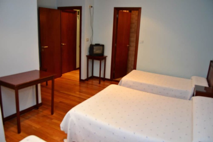 Imagen de la habitación del Hostal Pensión Residencia Buenos Aires. Foto 7