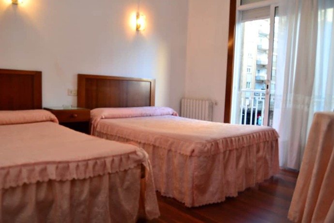 Imagen de la habitación del Hostal Pensión Residencia Buenos Aires. Foto 12