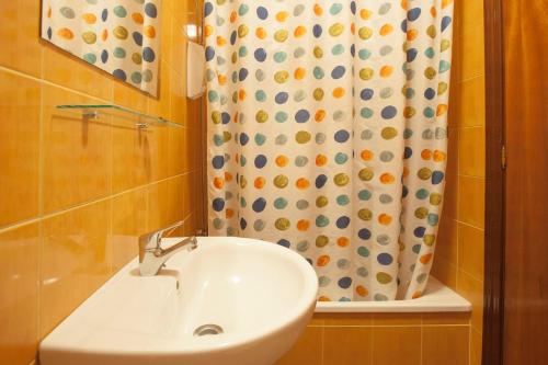 Imagen de la habitación del Hostal Pensión Serramar. Foto 5