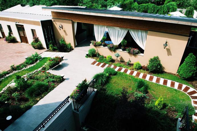 Imagen de los exteriores del Hostal Pensiunea Nora Prestige. Foto 5